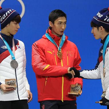 CF穿越火线官网高效使用全攻略，隐藏福利、赛事报名、账号申诉少走弯路