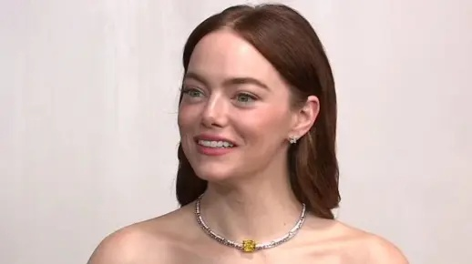 石头姐二封奥斯卡影后，戏路类型跃迁全解析，普通人可借鉴的破圈逻辑