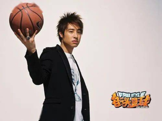 街头篮球潘玮柏类型深度拆解，双能卫核心玩法、技能搭配及实战上分攻略