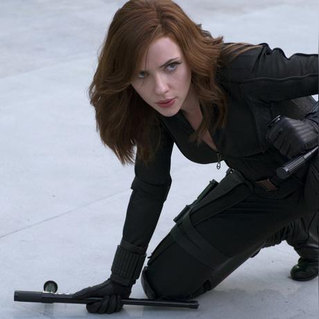 PS官方庆祝妇女节选角被喷 好看的不选选丑的！