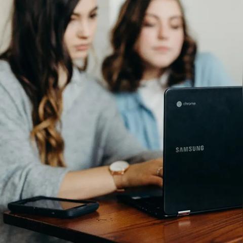 谷歌AI生成游戏世界实测，几分钟就崩 取代开发者还早