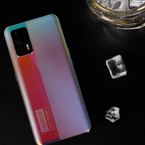 苹果最便宜MacBook Neo实测，赛博朋克2077能跑30帧吗？