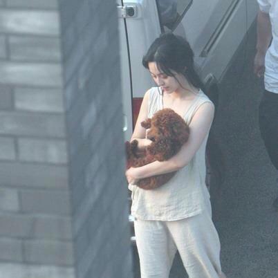 陈伟霆国外被偶遇藏了多少细节？私下状态、穿搭门道与行程线索全拆解