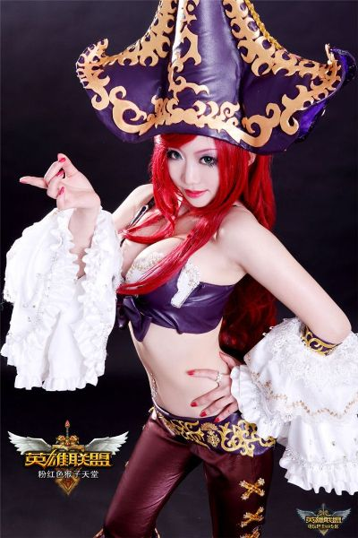 性感女神小訫cos深沟好运姐爆红，如何复刻同款吸睛COS？玩家必看