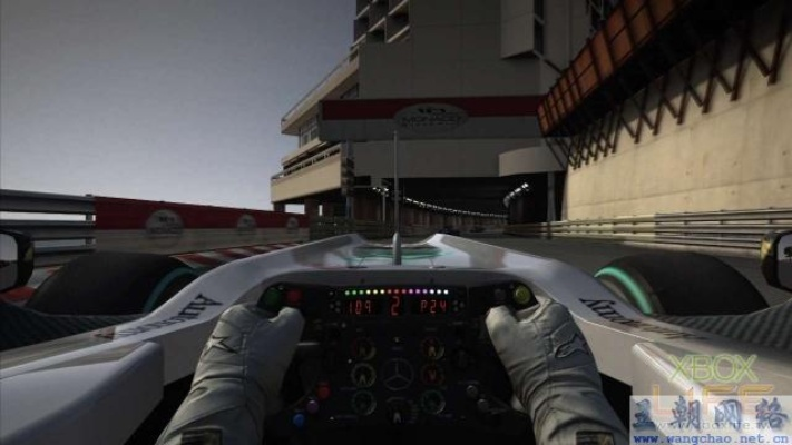 如何在F1 2010稳拿年度冠军？拟真调校+生涯超车私藏全攻略