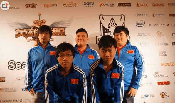 被老玩家封神的皇族vs PE对决，到底藏着多少LPL早期的独家回忆？