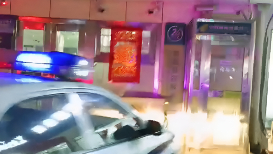 奔驰礼让救护车被罚款冤不冤？教你3步撤销违章拿回分数