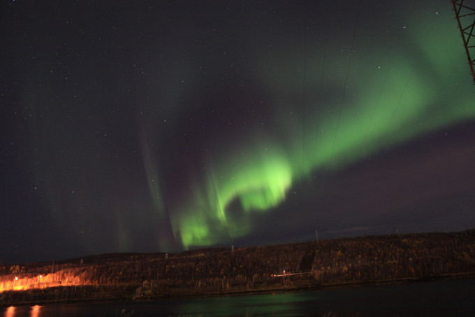 日本傍晚突现巨大光柱是什么类型？是极光还是游戏传送锚点？深度解析