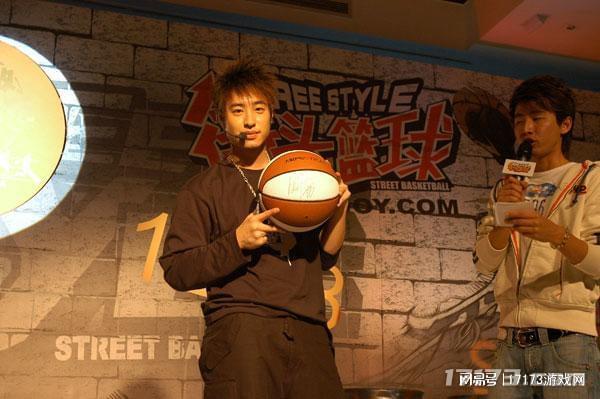 潘玮柏和街头篮球是什么关系？老粉新玩家都要懂的联动情怀与玩法