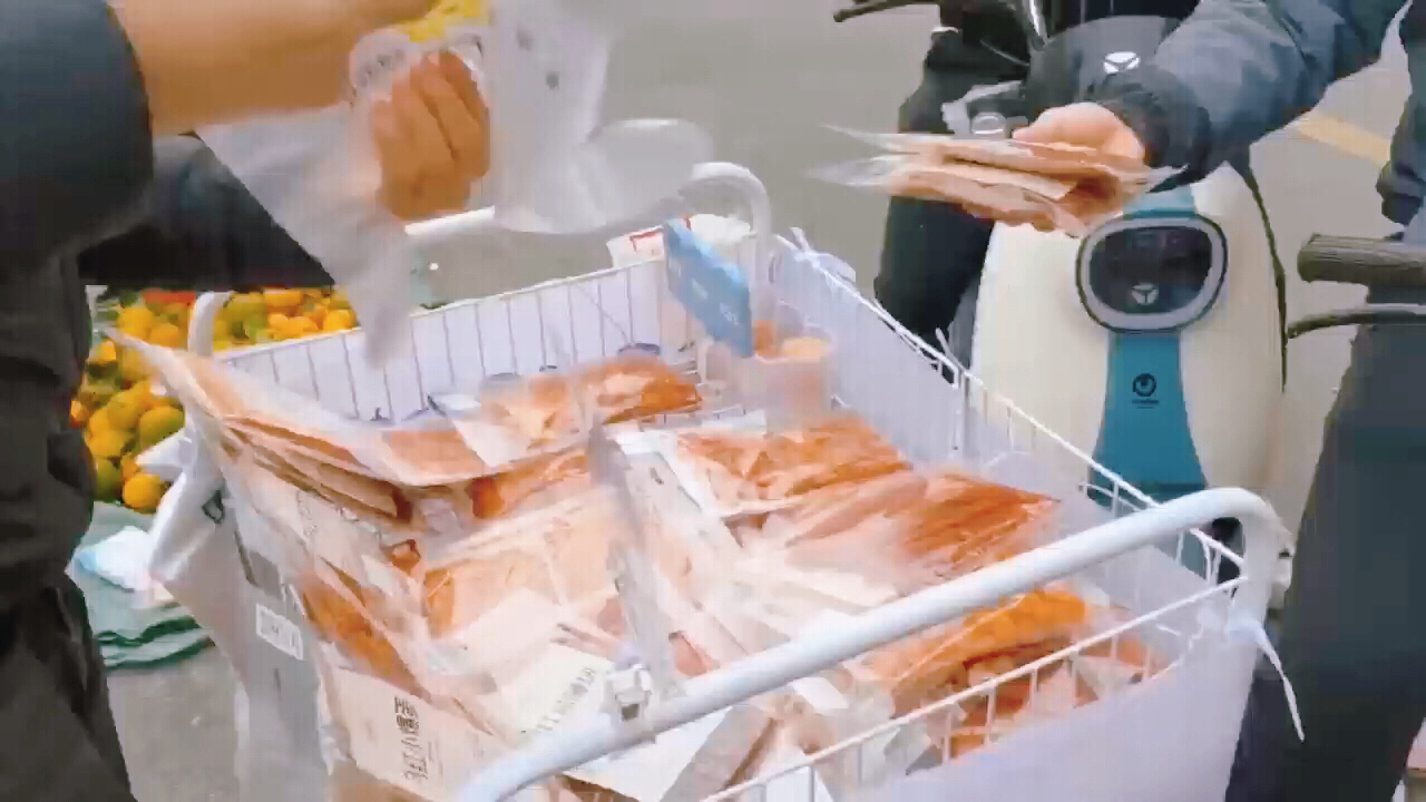 00后学生扎堆拜师辣条发明人？轻创业新手能赚钱吗？